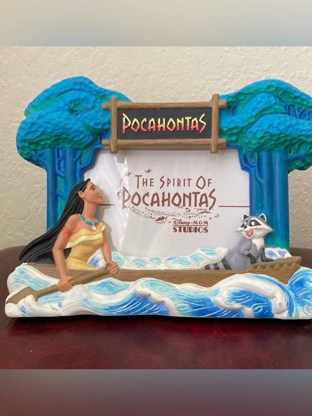 Disney VINTAGE Pocahontas Resin Picture Frame . 4x6 photo.